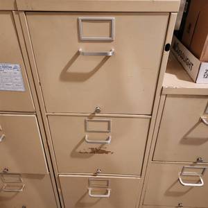 lot 2246 image: 3 drawer file cabinet
