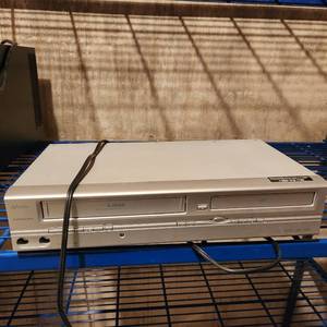 lot 2265 image: SV2000 VHS and DVD player