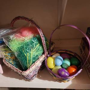 lot 2277 image: 2 Easter baskets, grass and eggs
