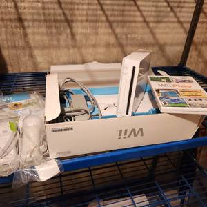 lot 2281 image: Nintendo Wii Sport