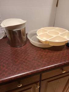 lot 2302 image: WOVO ice bucket and Rubbermaid relish tray with lid