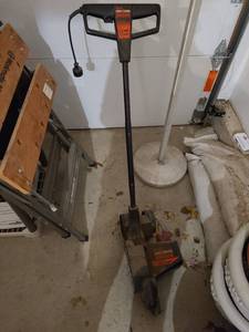 lot 3026 image: Craftsman electric edger