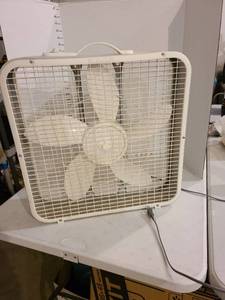 lot 3032 image: Lakewood 20 box fan, works great
