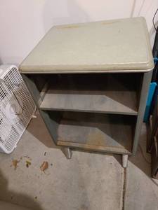 lot 3036 image: Vintage industrial metal cabinet 31 x 20 x 18