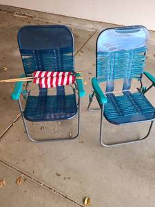 lot 3038 image: 2 long chairs and 3 flags