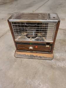 lot 3040 image: Comfort Glow kerosene heater
