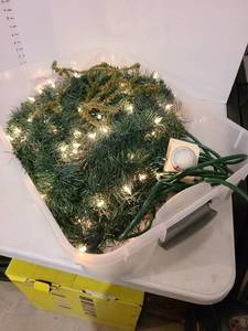 lot 3076 image: Garland with lights and timer