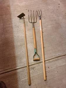 lot 4009 image: Garden tools