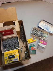 lot 4022 image: Nails and screws