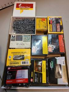 lot 4023 image: Nails and screws