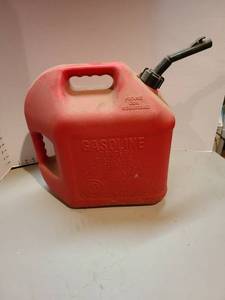 lot 4031 image: 5 gallon gas can, empty