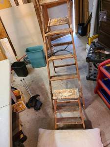 lot 4043 image: Wooden step ladders 2 and 5 and a soft fluffy pillow