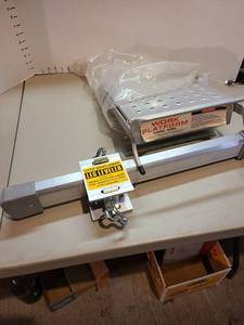lot 4044 image: Little Giant ladder leg leveler and work platform