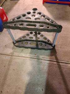 lot 4048 image: Rubbermaid yard tool corner storage rack 20x32x18