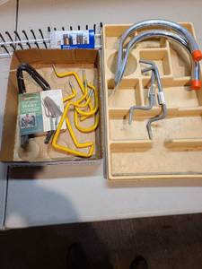 lot 4051 image: Hooks and organizers