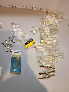 lot 4054 image: Drawer pulls 26 count and door stops