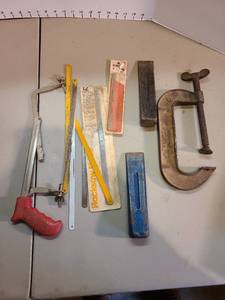 lot 4070 image: C clamp, splitting wedges, hacksaw with blades