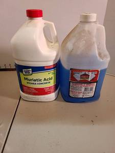 lot 4074 image: Muriatic acid, full, and washer fluid