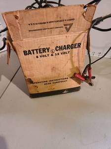 lot 4078 image: Battery charger 6 and 12 V