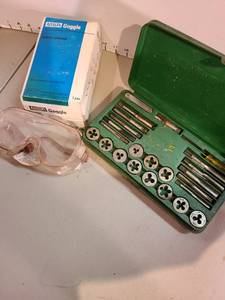 lot 4082 image: Tap set and safety goggles