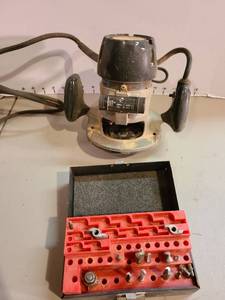 lot 4097 image: Craftsman router and bits