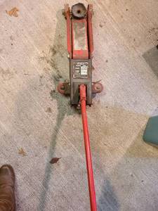 lot 4102 image: Hydraulic trolley jack 4400 pounds