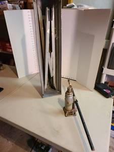 lot 4103 image: 4 ton hydraulic jack and one sawhorse