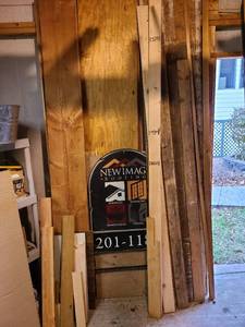 lot 4105 image: Assorted lumber mostly 8 long and a sign