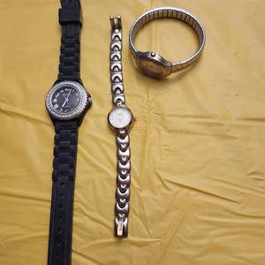 lot 1301 image: Ladies watches