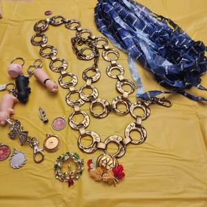 lot 1302 image: Ladies belt, neck scarf, pins and more