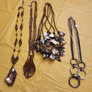lot 1307 image: Ladies necklaces