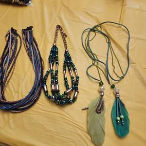 lot 1312 image: Ladies necklace