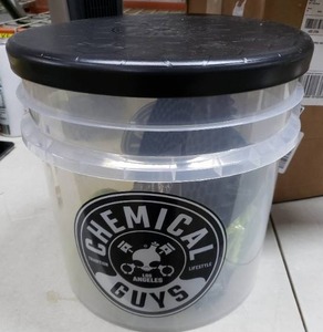 lot 5482 image: Chemical Guys Auto Cleaning Kit
