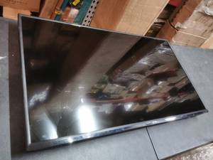 lot 8213 image: VIZIO 38 Television