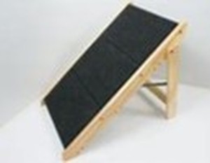 lot 14184 image: Mewang Pet Ramp, 32 x 14.5