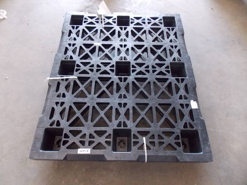 lot 266 image: Plastic Pallets