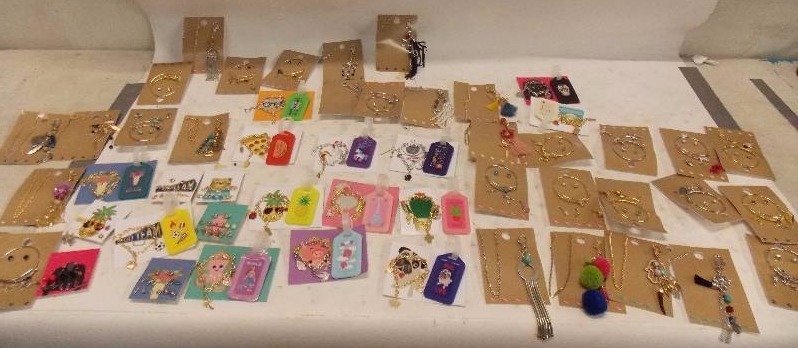 lot 1261 image: NEW Lot of Costume Jewelry