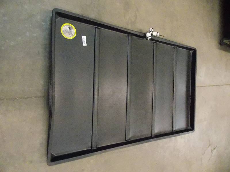 lot 319 image: Drain Pan Plastic Lot of 4