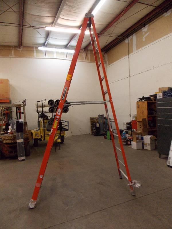 lot 323 image: Louisville 12 Ladder