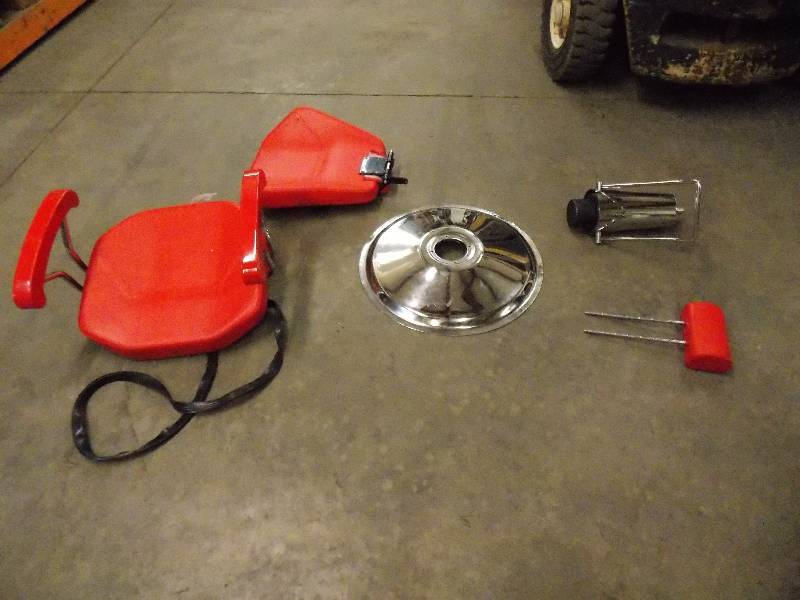 lot 325 image: Beautician Chair Parts Repair Lot