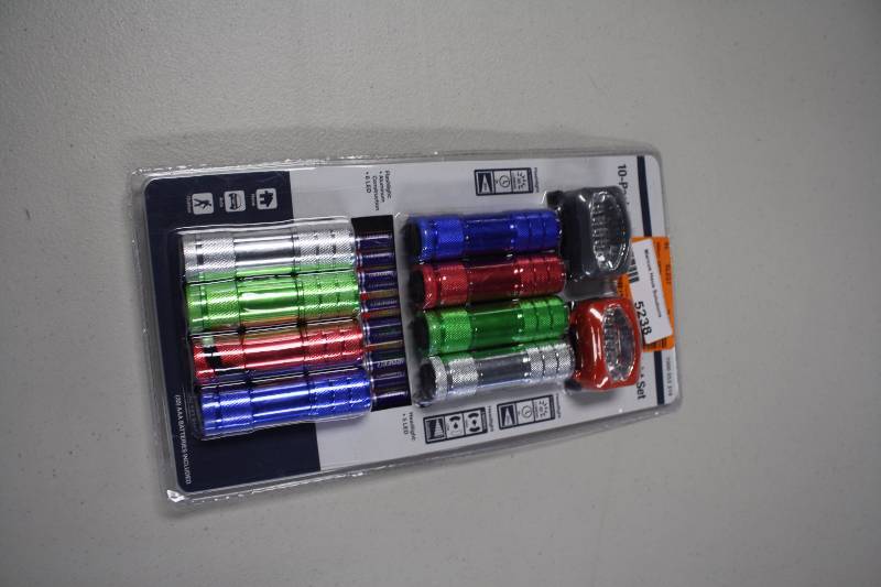 lot 5238 image: FLASHLIGHTS