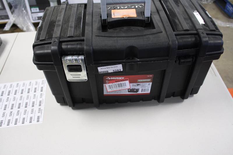 lot 5282 image: HUSKY TOOL BOX