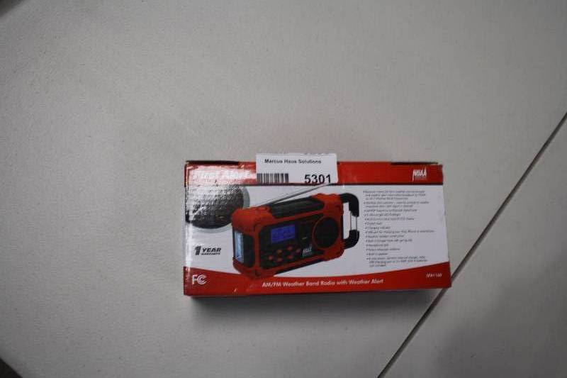 lot 5301 image: FIRST ALERT RADIO