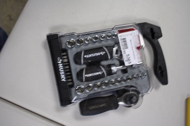 lot 5365 image: HUSKY TOOL SET