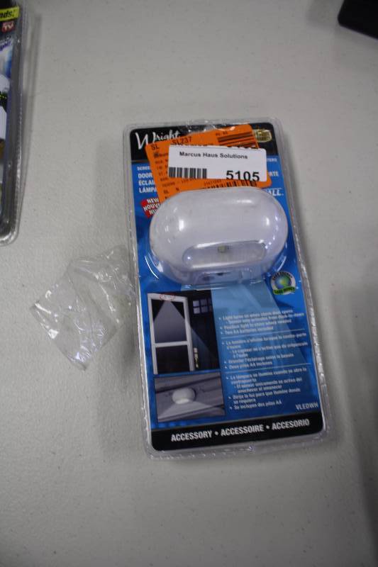 lot 5105 image: LED CLOSET LIGHT