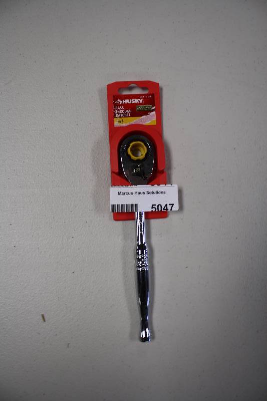 lot 5047 image: HUSKY PASS-THROUGH RATCHET WRENCH