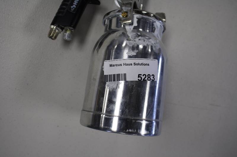 lot 5283 image: PAINT SPRAYER CAN
