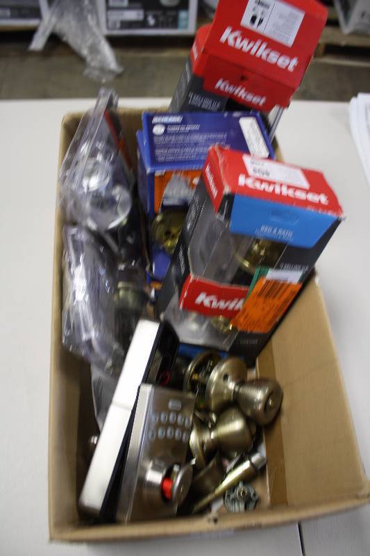lot 5118 image: DOOR LOCKSET BOX