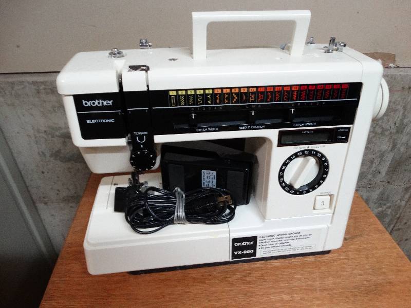 Brother VX-950 sewing machine w/cover. | West Wichita