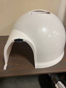 lot 4621 image: Petmate Dome Clean Step Cat Litter Box Pearl. Missing parts. See pictures.